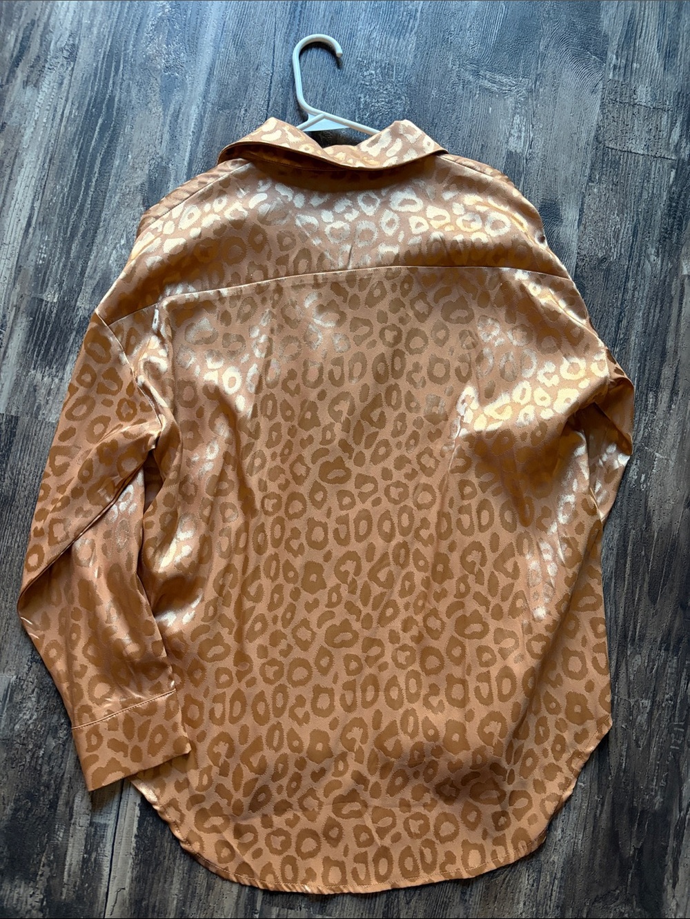Satin Leopard Print Button-Up Blouse in leopard print Copper - Picture 4 of 4